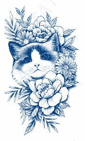 Tatouage de chat dans un bouquet de fleurs - Indépendance chance et curiosité