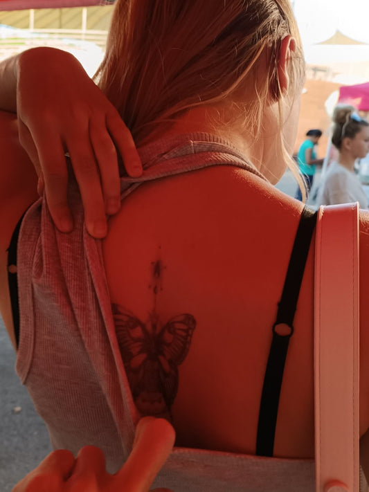 Tatouage au jagua de papillon - Beauté insouciance et Transformation