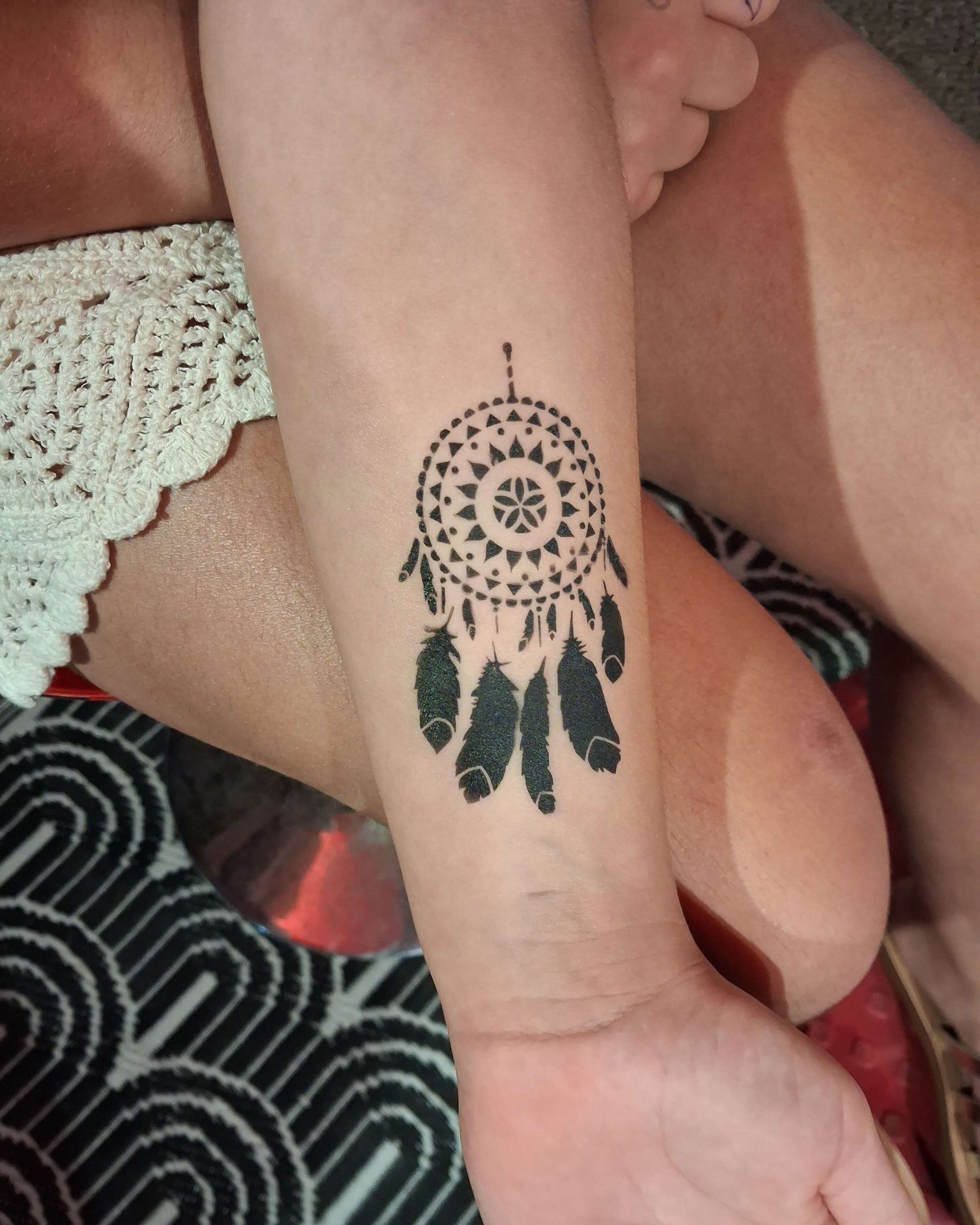 airbrush tattoo à l'aérographe sur le bras durée 5 à 6 jours