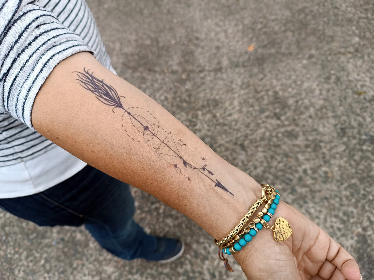 Tatouages jagua flêches décoratives - Esthétique et équilibre des forces