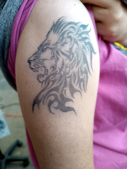 Tatouages semi-permanent au Jagua de Lion - Force noblesse et fierté