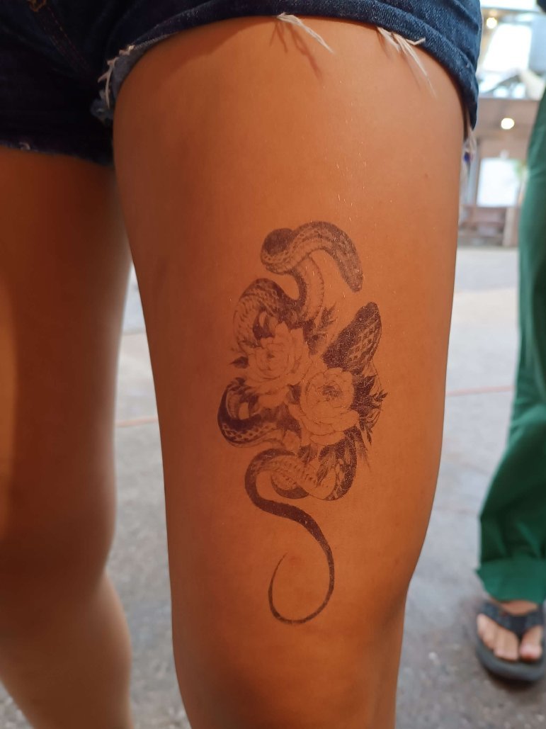 Tatouage au jagua de serpent - Régénération ambivalence et furtivité